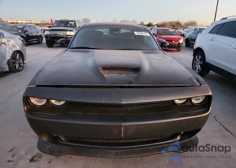 2016 Dodge Challenger Sxt z USA, uszkodzony, nr VIN 2C3CDZAG9GH256844